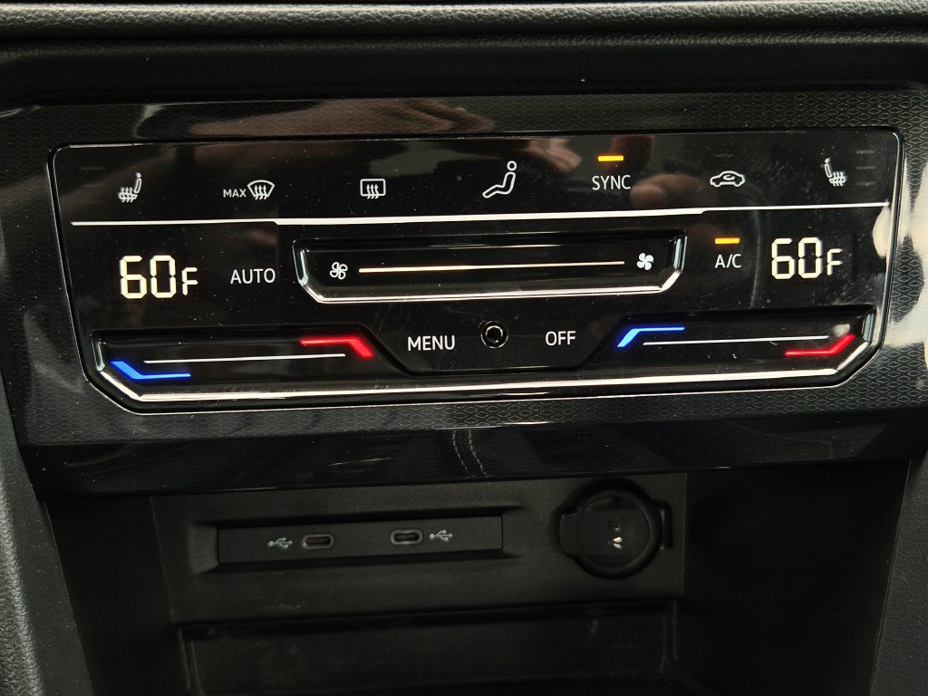 Certified 2025 Volkswagen Taos SE AWD/4WD image 17