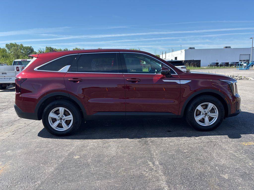 Used 2025 Kia Sorento LX FWD image 8