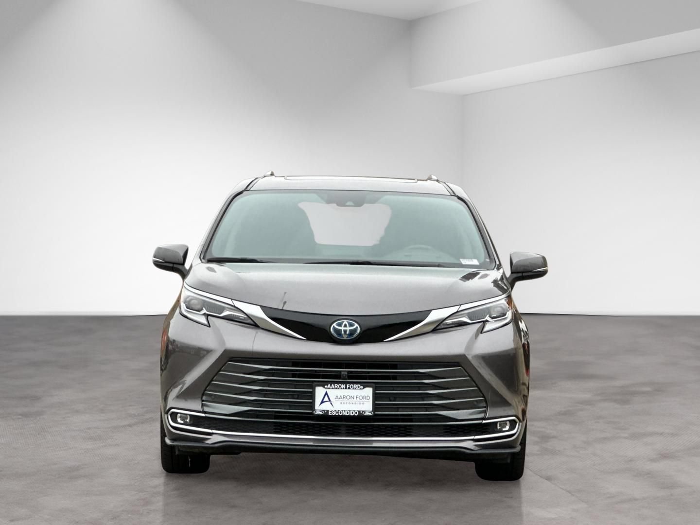 Used 2023 Toyota Sienna Platinum FWD image 10
