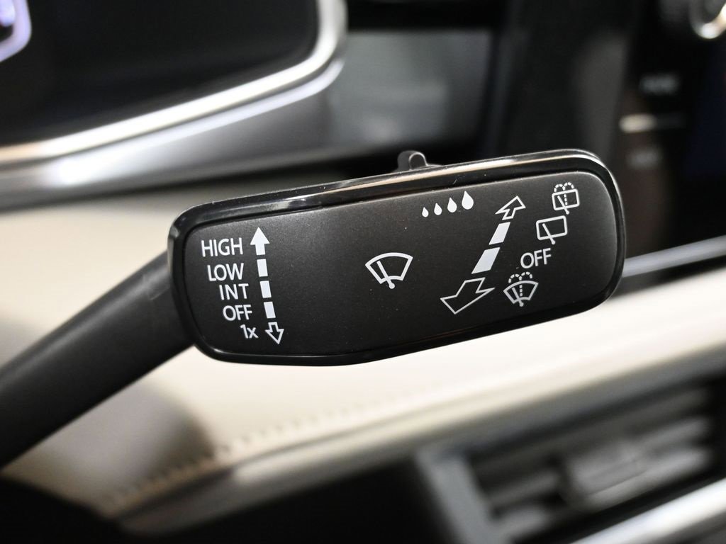 New 2025 Volkswagen Taos SEL image 29