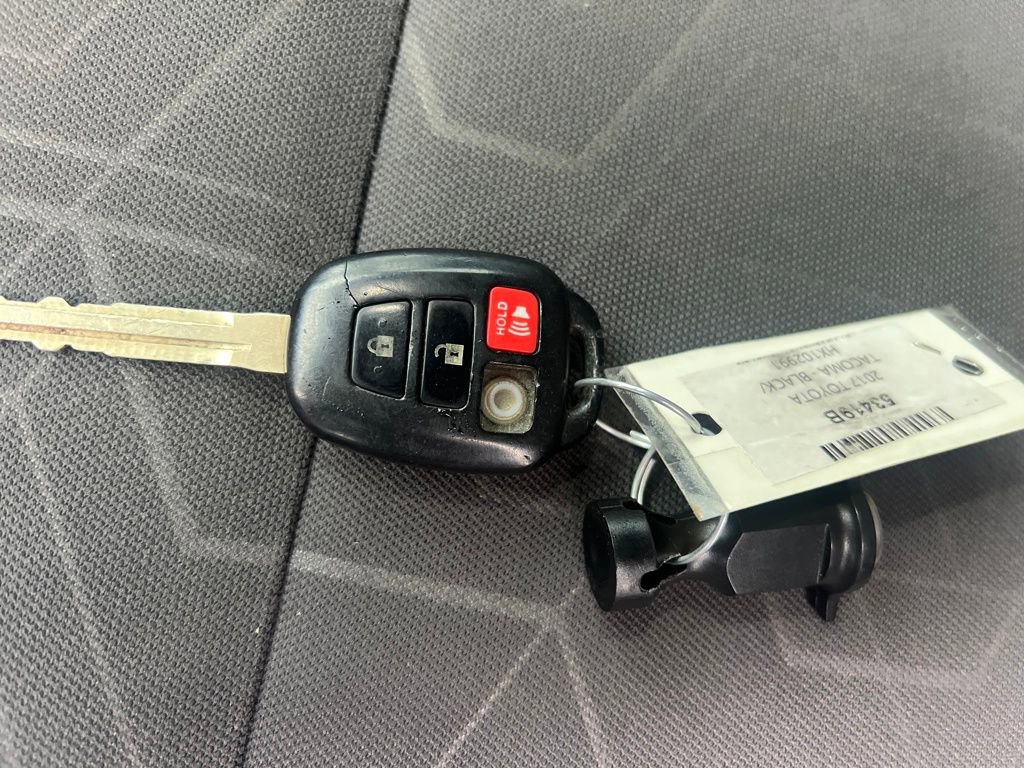 Used 2017 Toyota Tacoma TRD Sport w/ Tow Package image 27