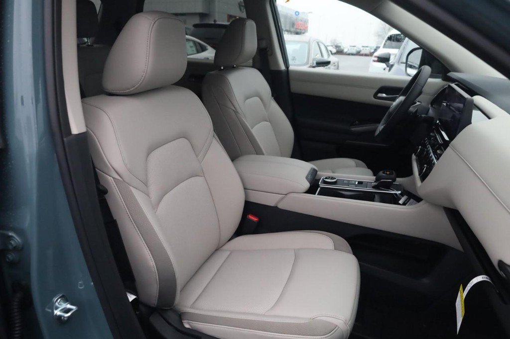 New 2026 Nissan Pathfinder SL image 21