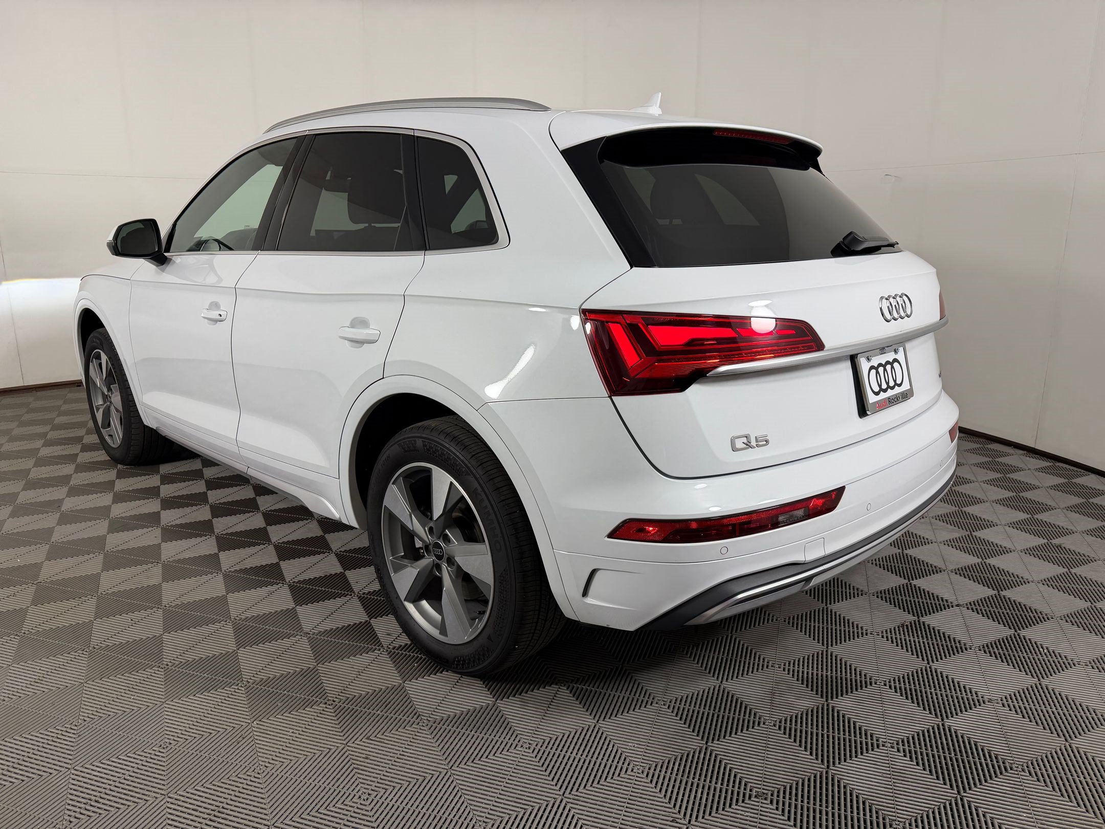 Certified 2024 Audi Q5 2.0T Premium AWD/4WD image 3
