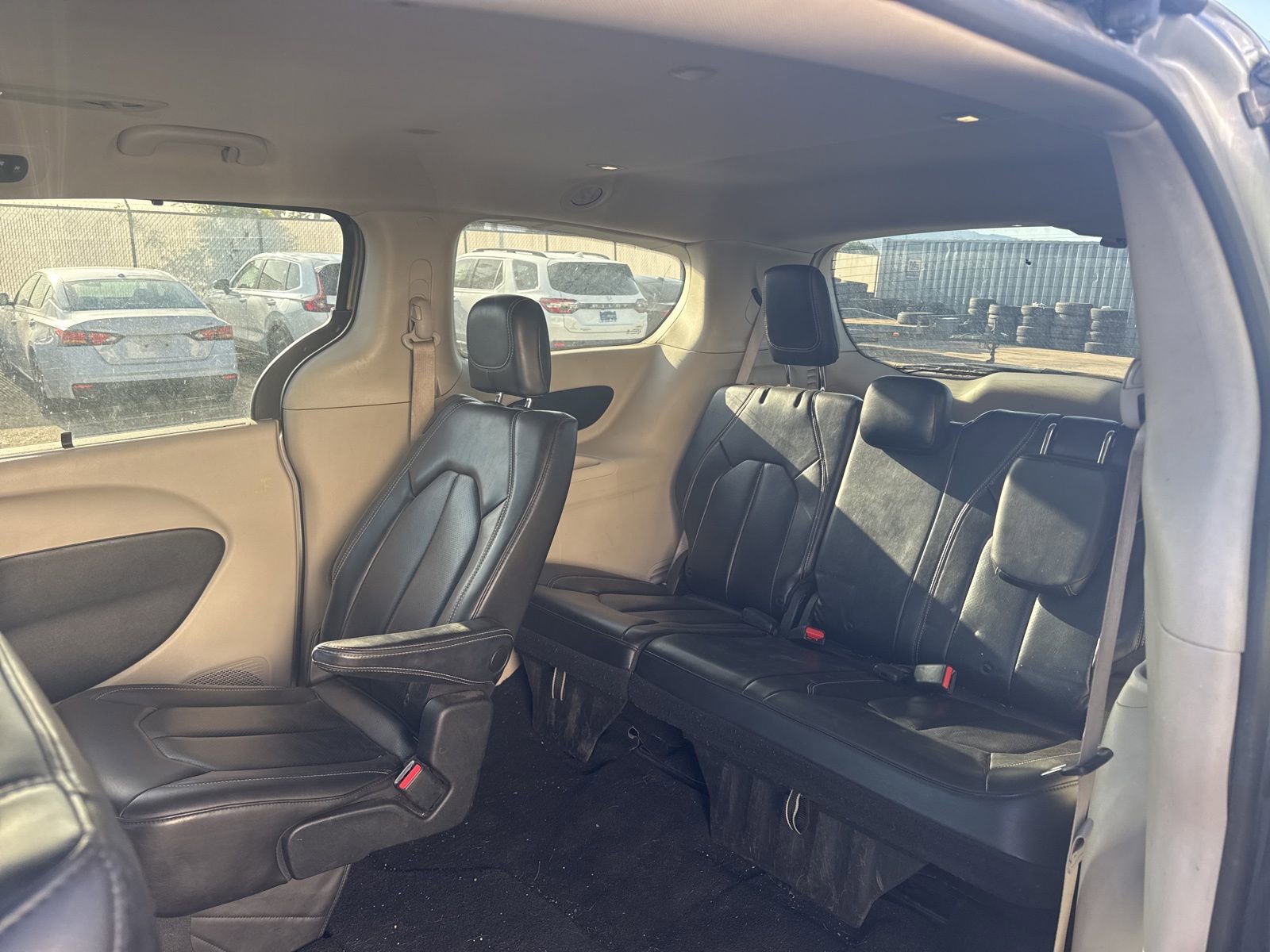Used 2020 Chrysler Voyager Lxi FWD image 7