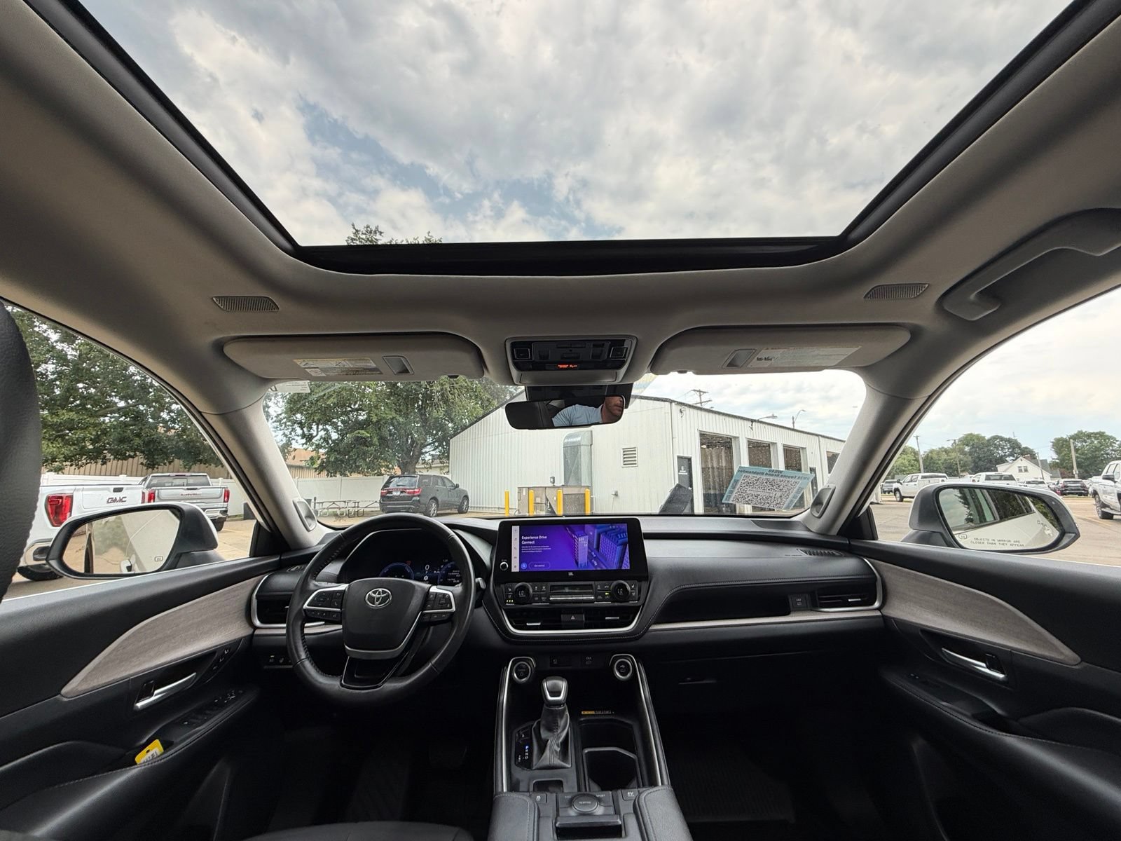 Used 2024 Toyota Grand Highlander AWD Hybrid image 27