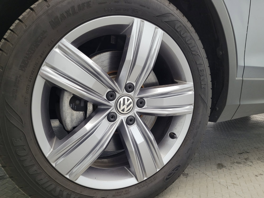 Used 2021 Volkswagen Tiguan SEL AWD/4WD image 31