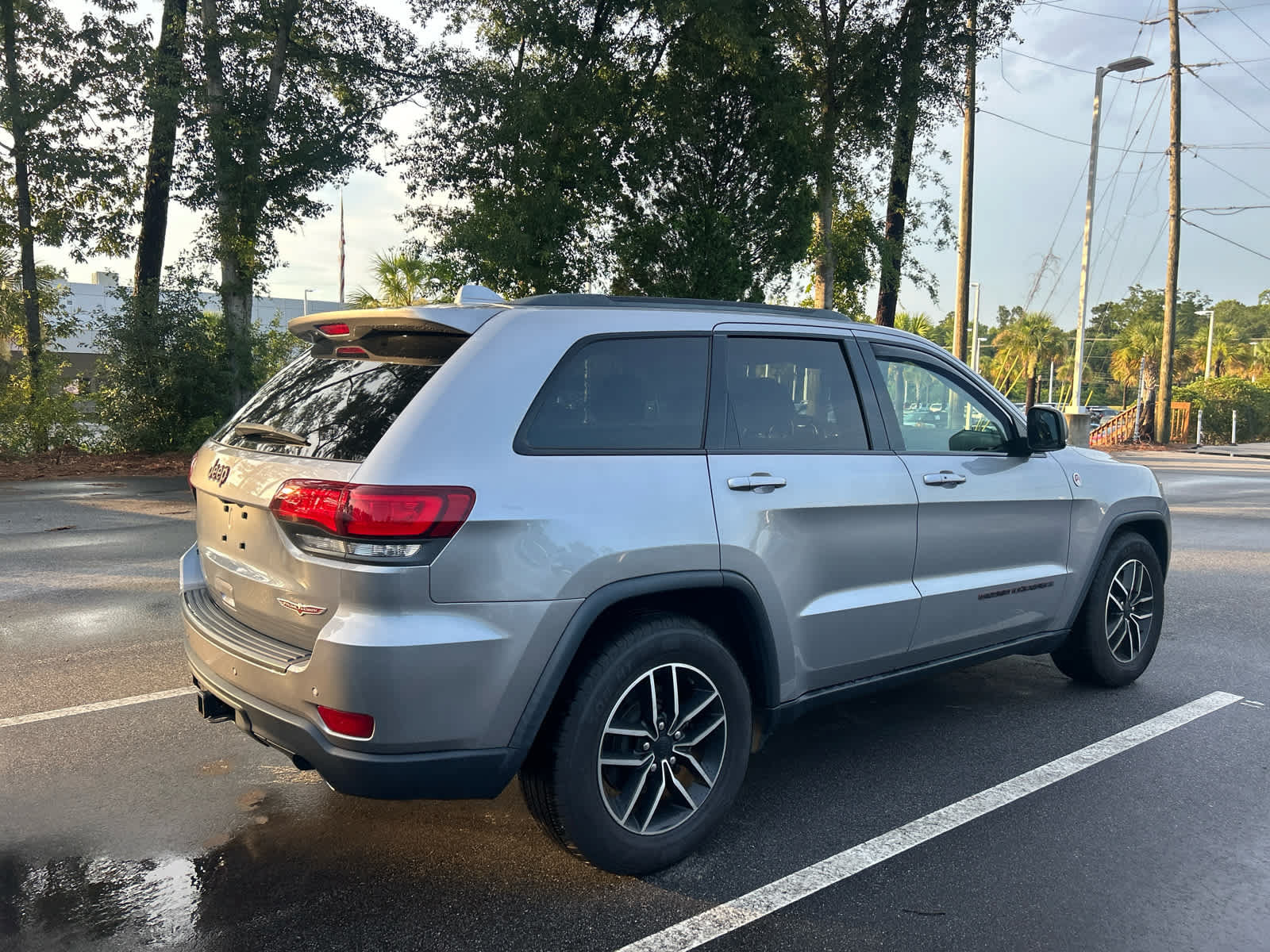 Used 2021 Jeep Grand Cherokee Trailhawk AWD/4WD image 3