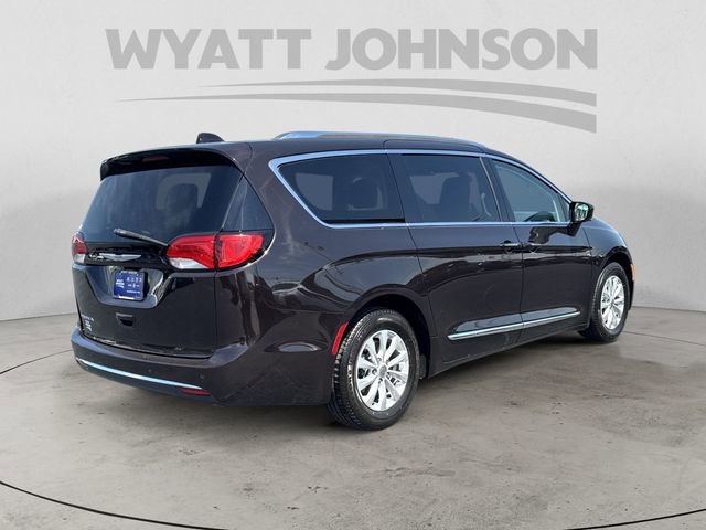 Used 2018 Chrysler Pacifica Touring-L FWD image 5