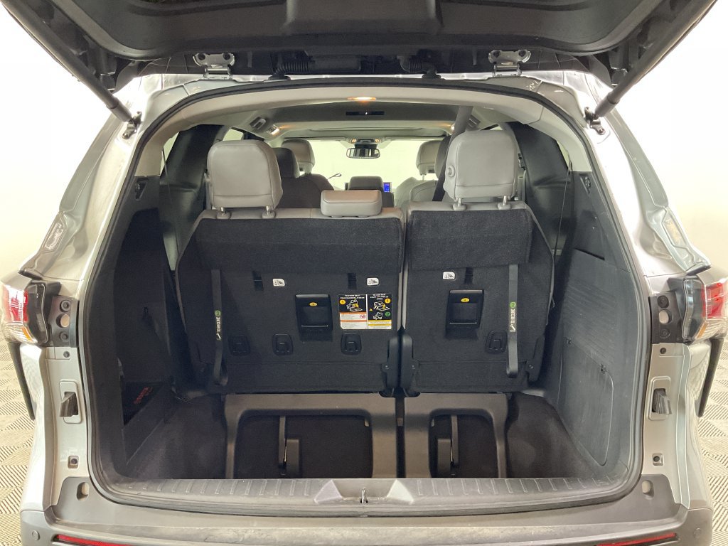 Certified 2025 Toyota Sienna XLE FWD image 21