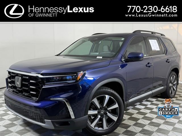 Used 2025 Honda Pilot Touring image 1
