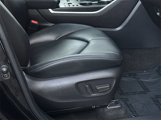 Used 2023 Toyota Highlander XLE image 13