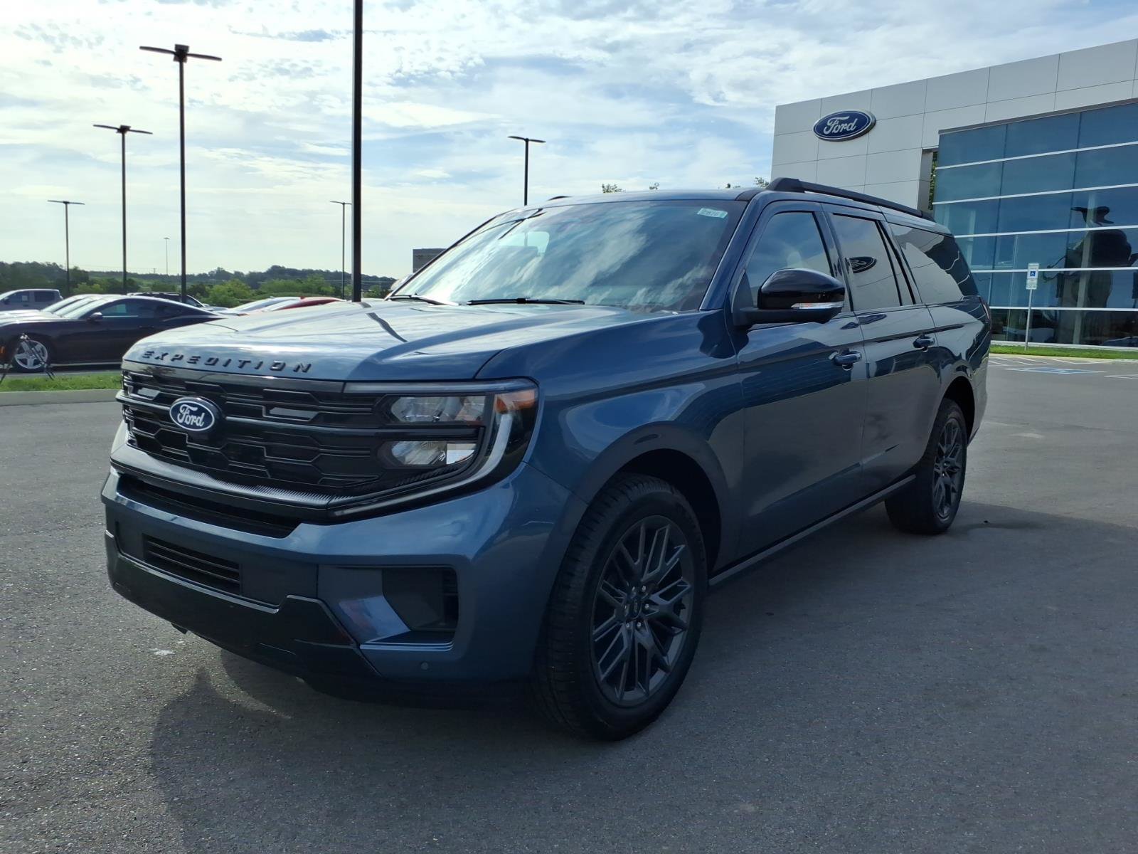New 2027 Ford Expedition Max Platinum w/ Stealth Appearance Package AWD/4WD image 7