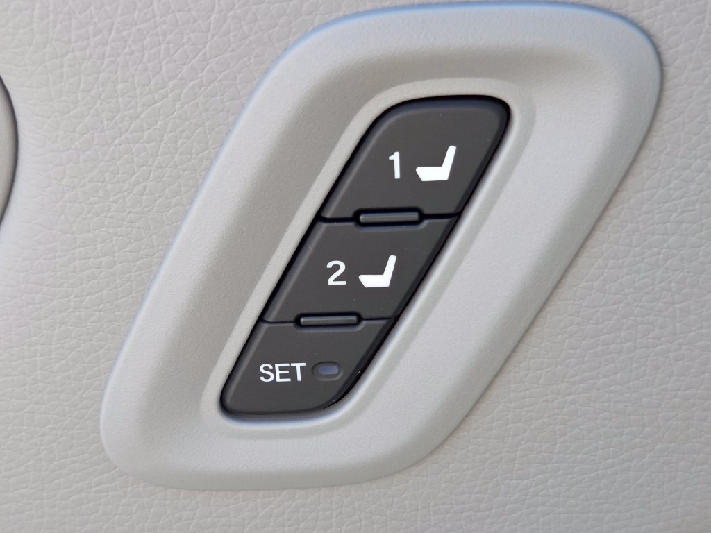 Used 2025 Honda Pilot Touring image 12