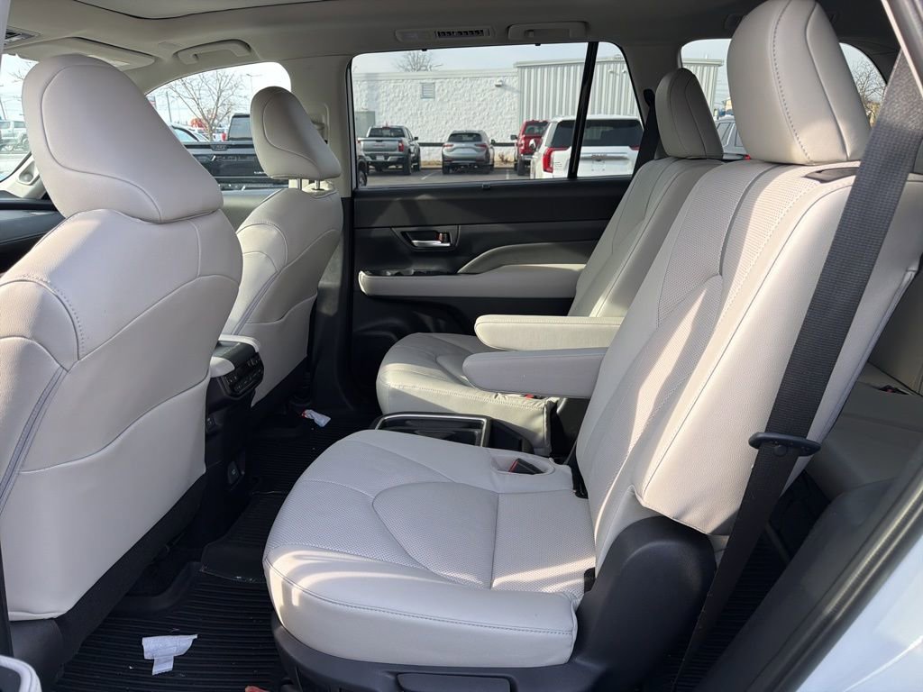 Used 2026 Toyota Grand Highlander AWD image 11