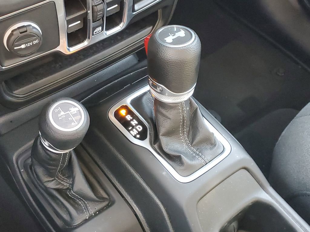 Used 2025 Jeep Wrangler Unlimited Sahara AWD/4WD image 32