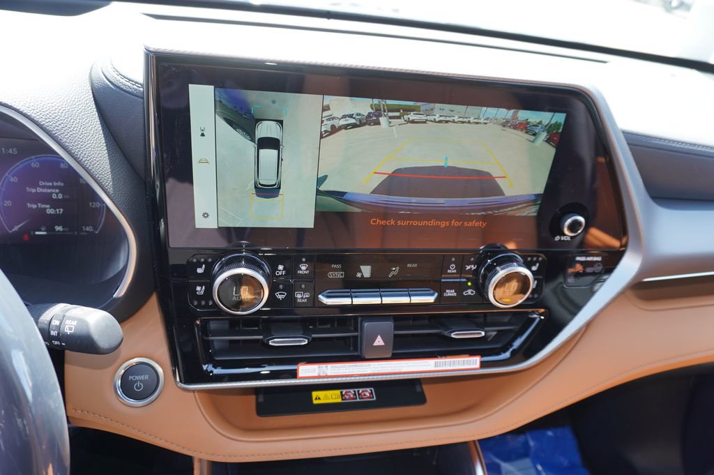 New 2026 Toyota Highlander Platinum image 14