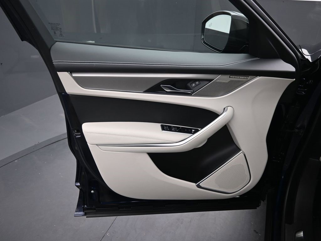 Used 2025 Jaguar F-PACE R-Dynamic S image 18