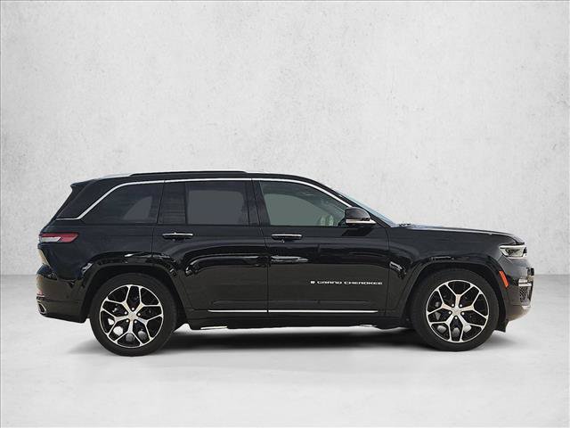 Used 2023 Jeep Grand Cherokee Summit AWD/4WD image 4