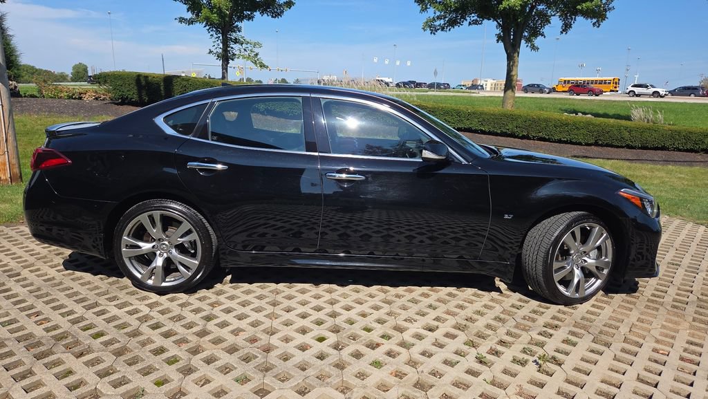 Used 2019 INFINITI Q70 Luxe w/ Sport Package AWD/4WD image 11