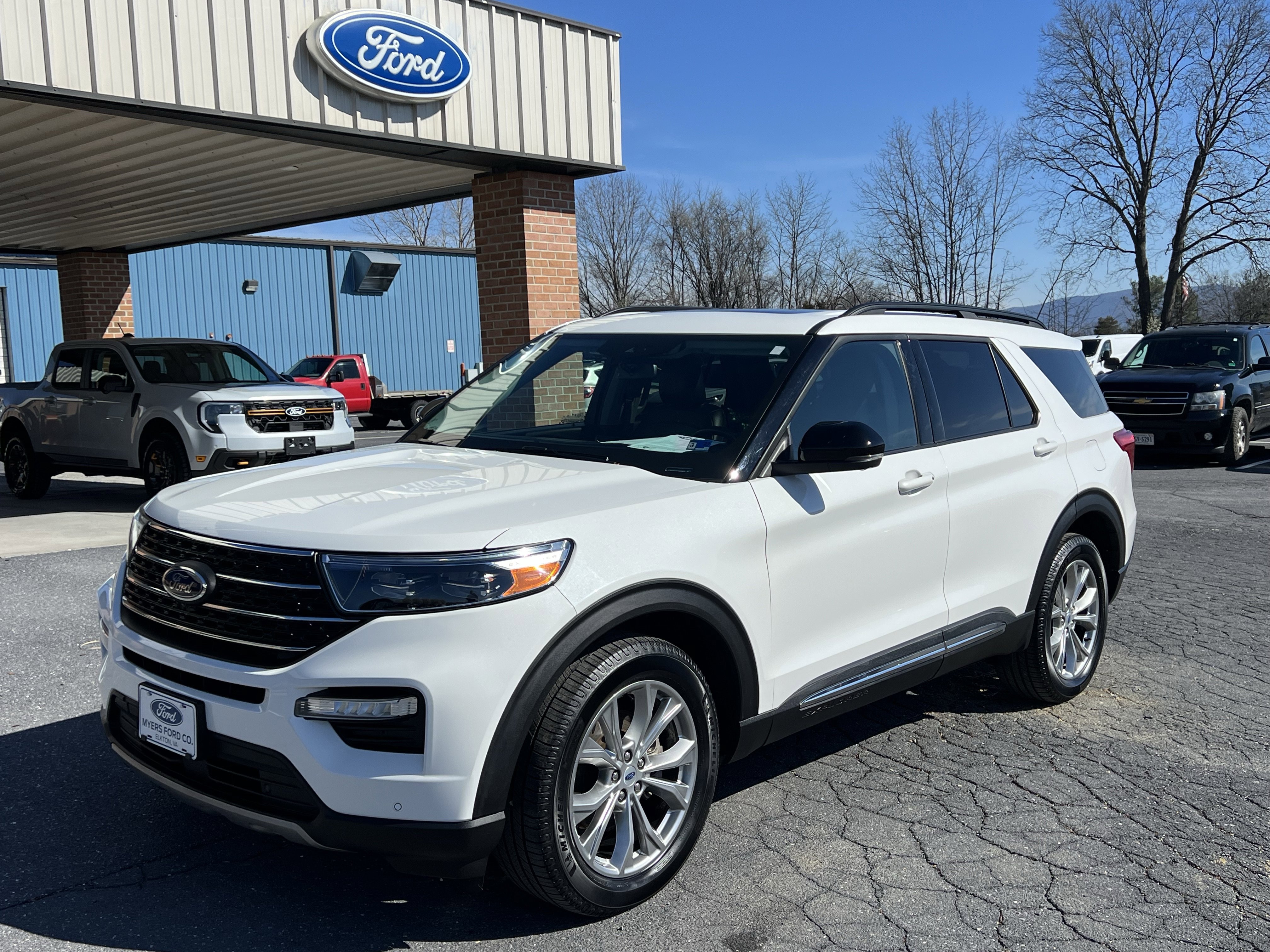 Used 2023 Ford Explorer XLT w/ Equipment Group 202A image 3
