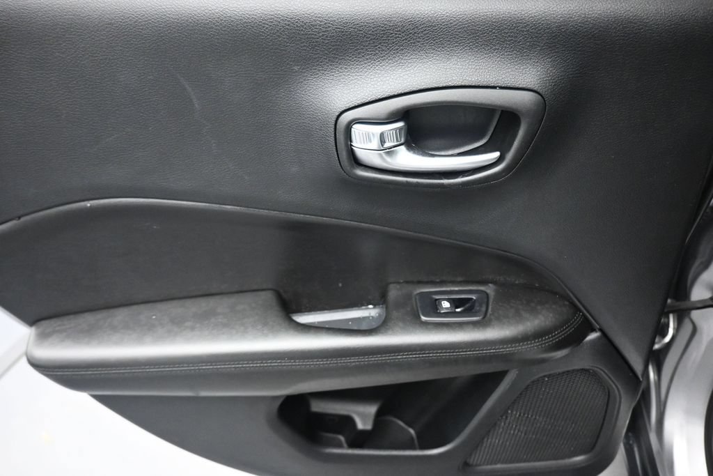 Used 2019 Jeep Compass Latitude AWD/4WD image 28