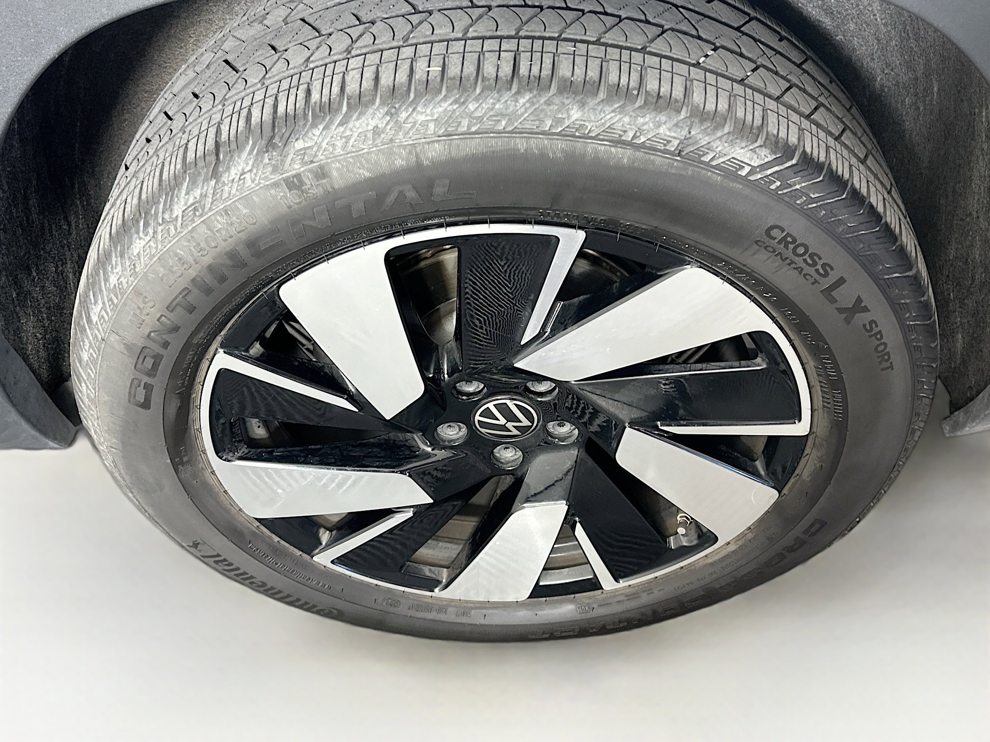 Used 2025 Volkswagen Atlas Cross Sport SE FWD image 11