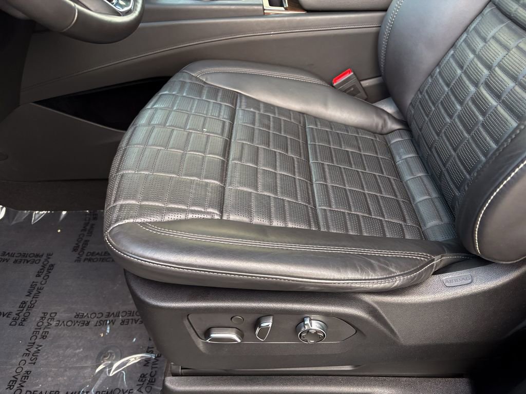 Used 2023 Cadillac Escalade Sport Platinum w/ LPO, ONYX Package image 22