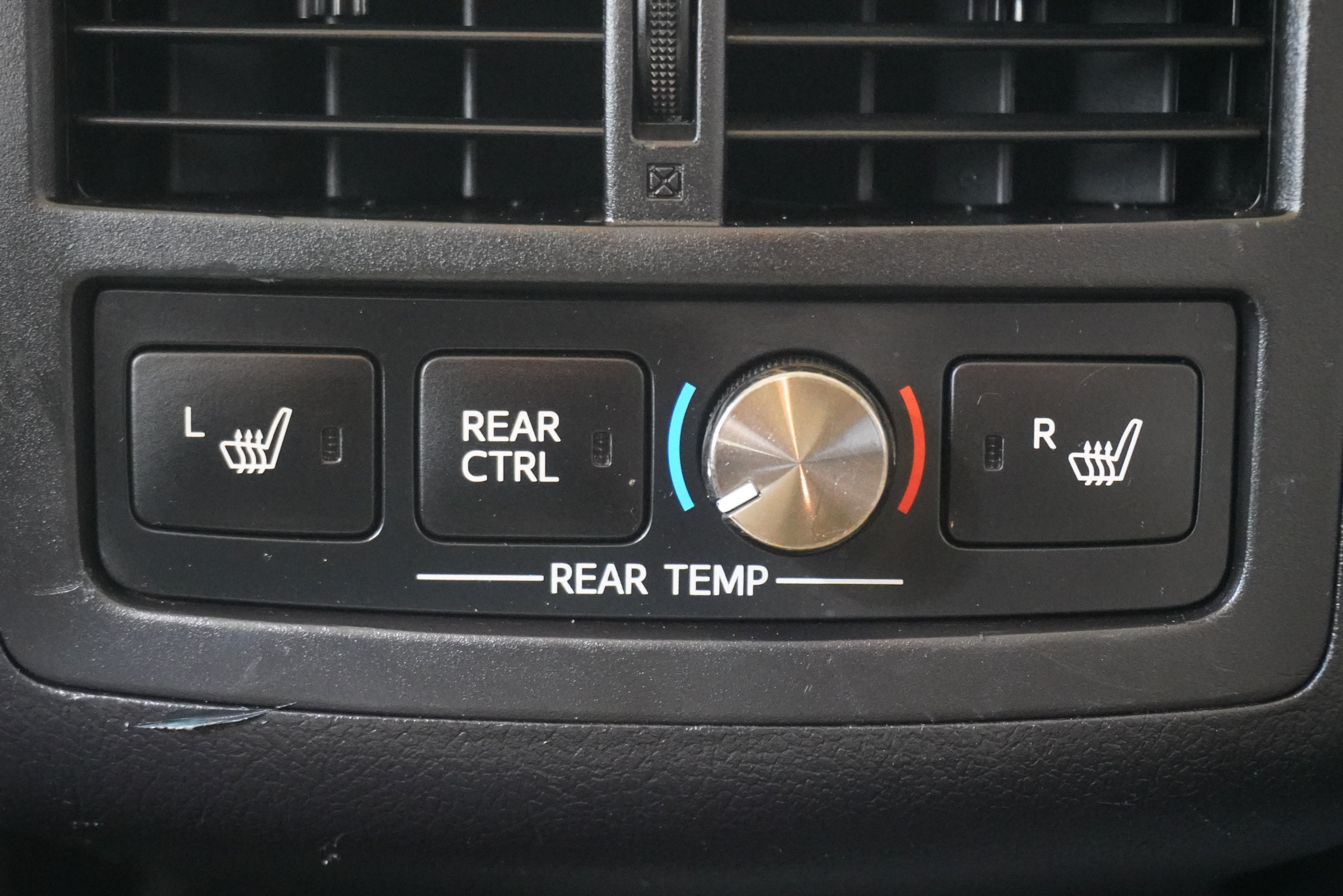 Used 2015 Toyota Avalon Limited w/ Technology Package FWD image 13