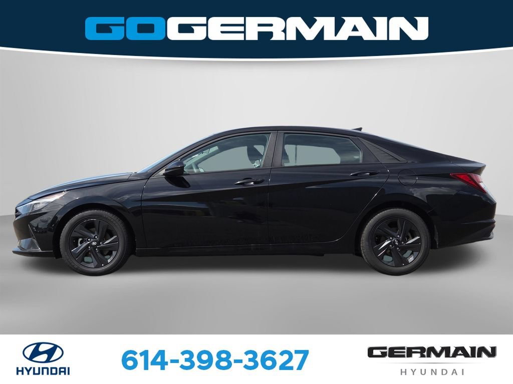 Used 2023 Hyundai Elantra SEL w/ Preferred Accessory Package FWD image 12