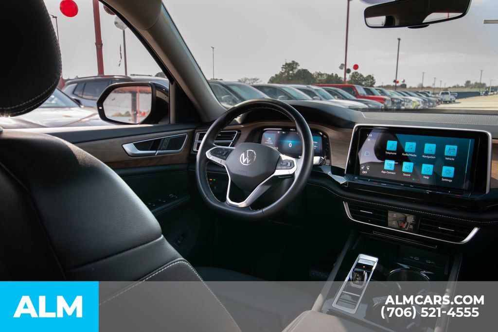 Used 2025 Volkswagen Atlas SE image 17
