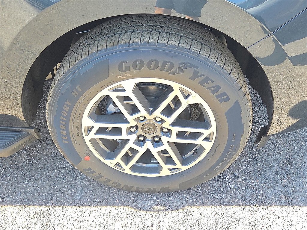 New 2025 Ford Expedition Active image 7