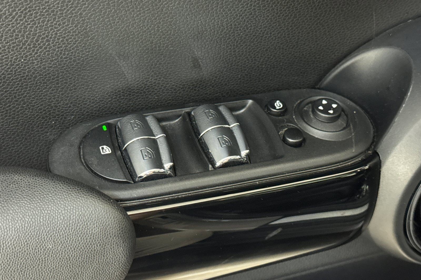 Used 2024 MINI Cooper S FWD image 13