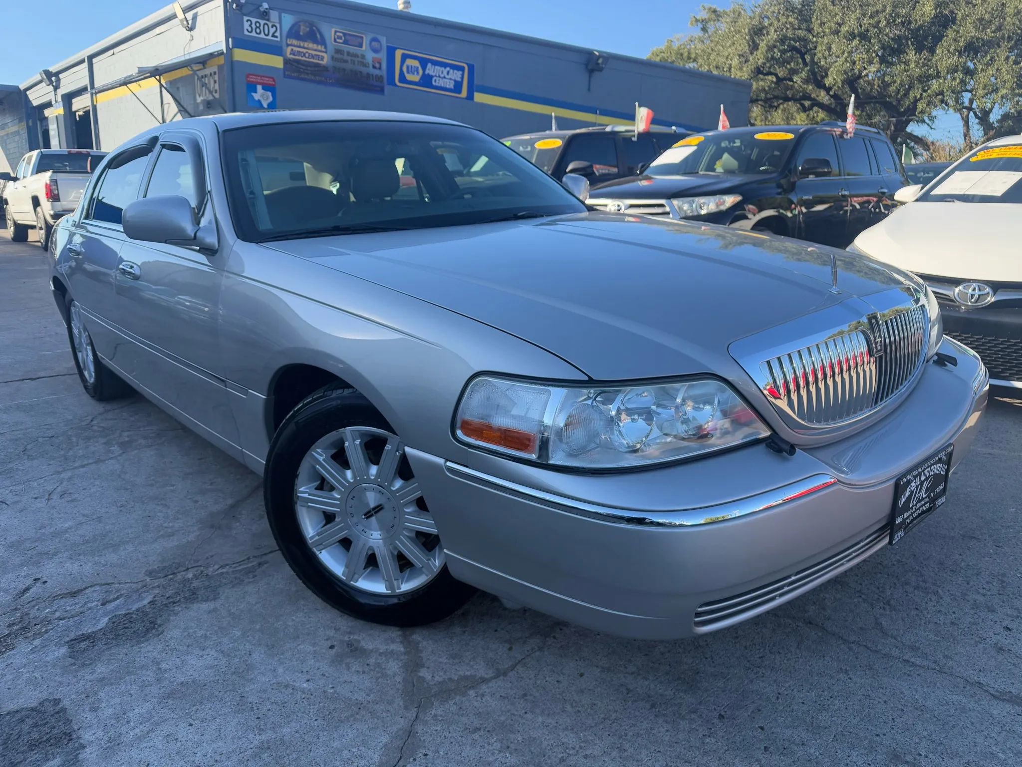 Used 2007 Lincoln Town Car Signature Limited