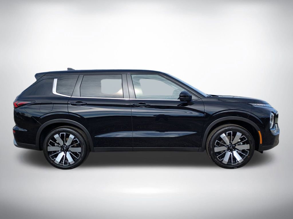 New 2026 Mitsubishi Outlander SE FWD image 2