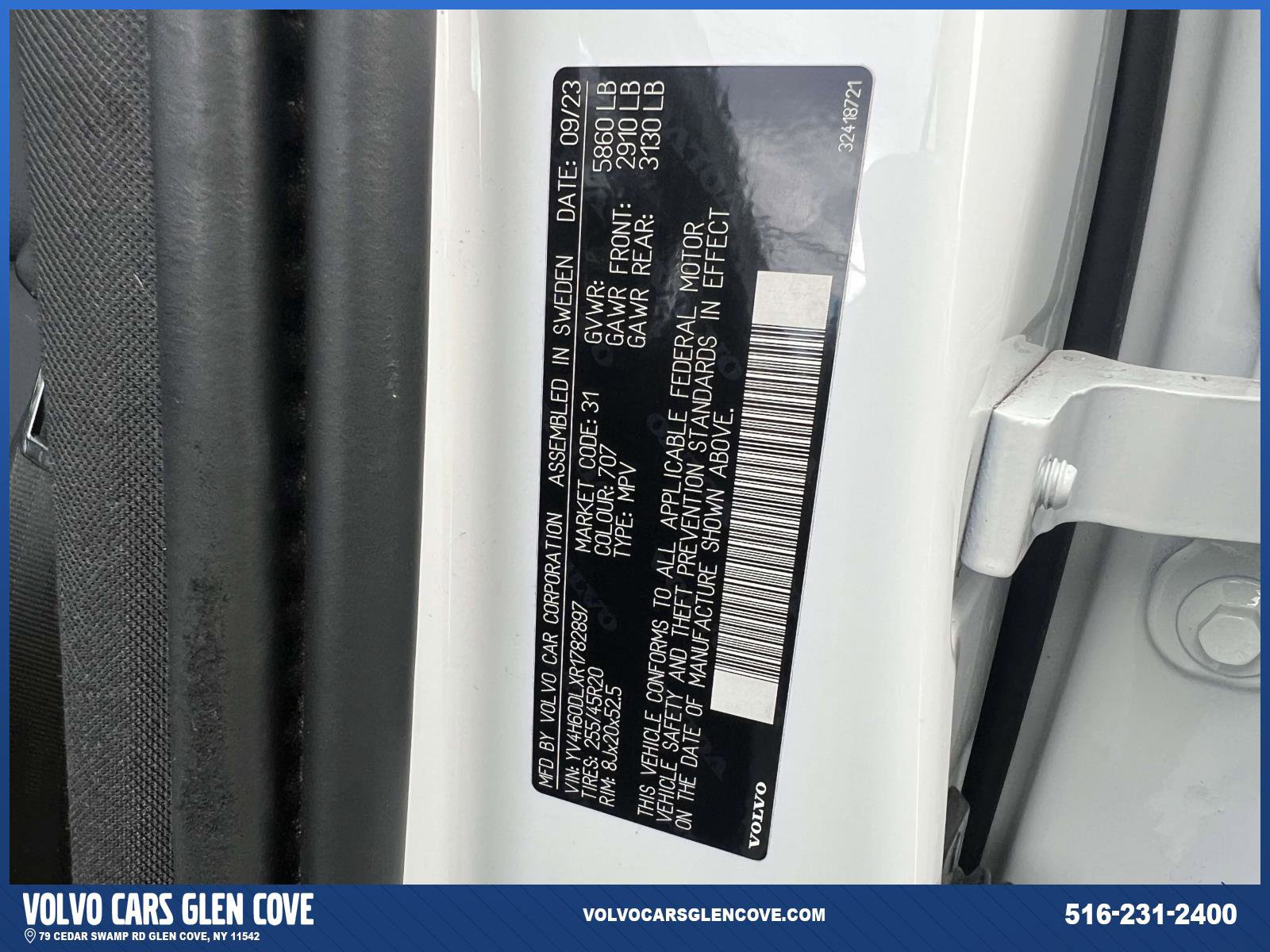 Used 2024 Volvo XC60 T8 Plus w/ Protection Package Premier image 18