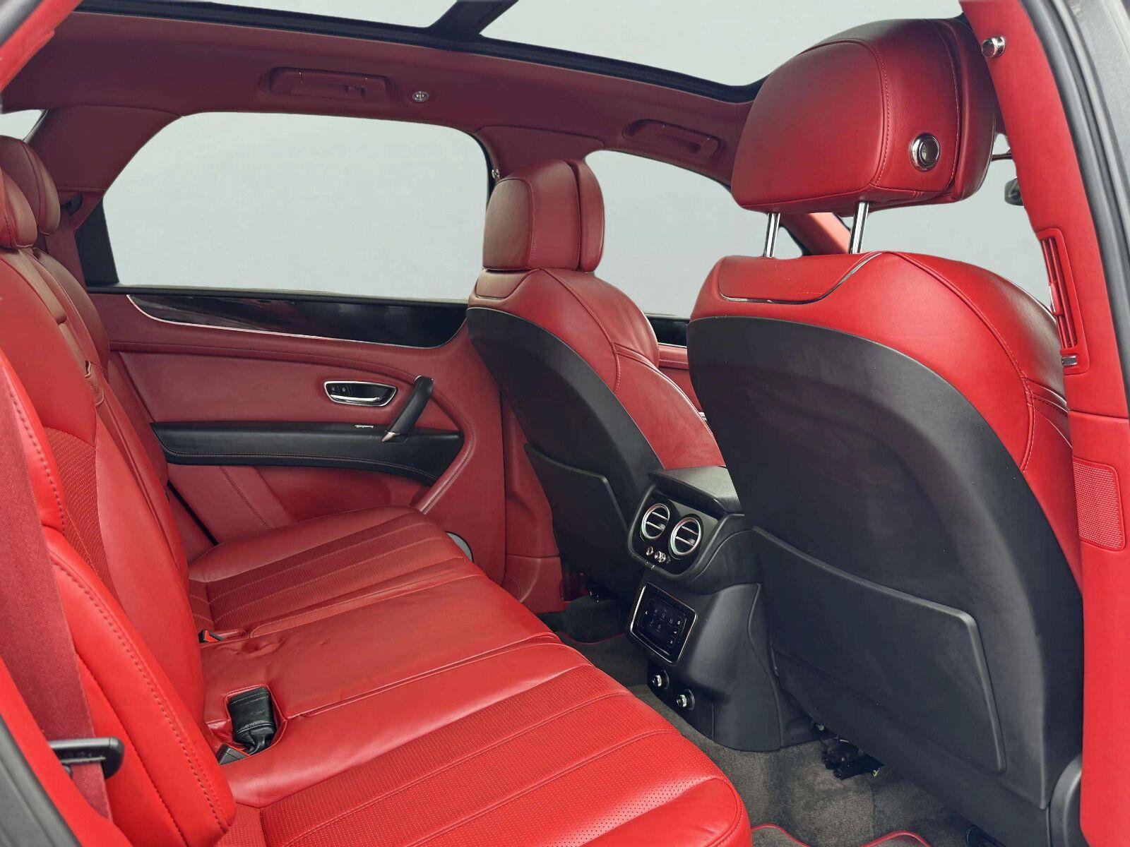 Used 2018 Bentley Bentayga AWD/4WD image 68