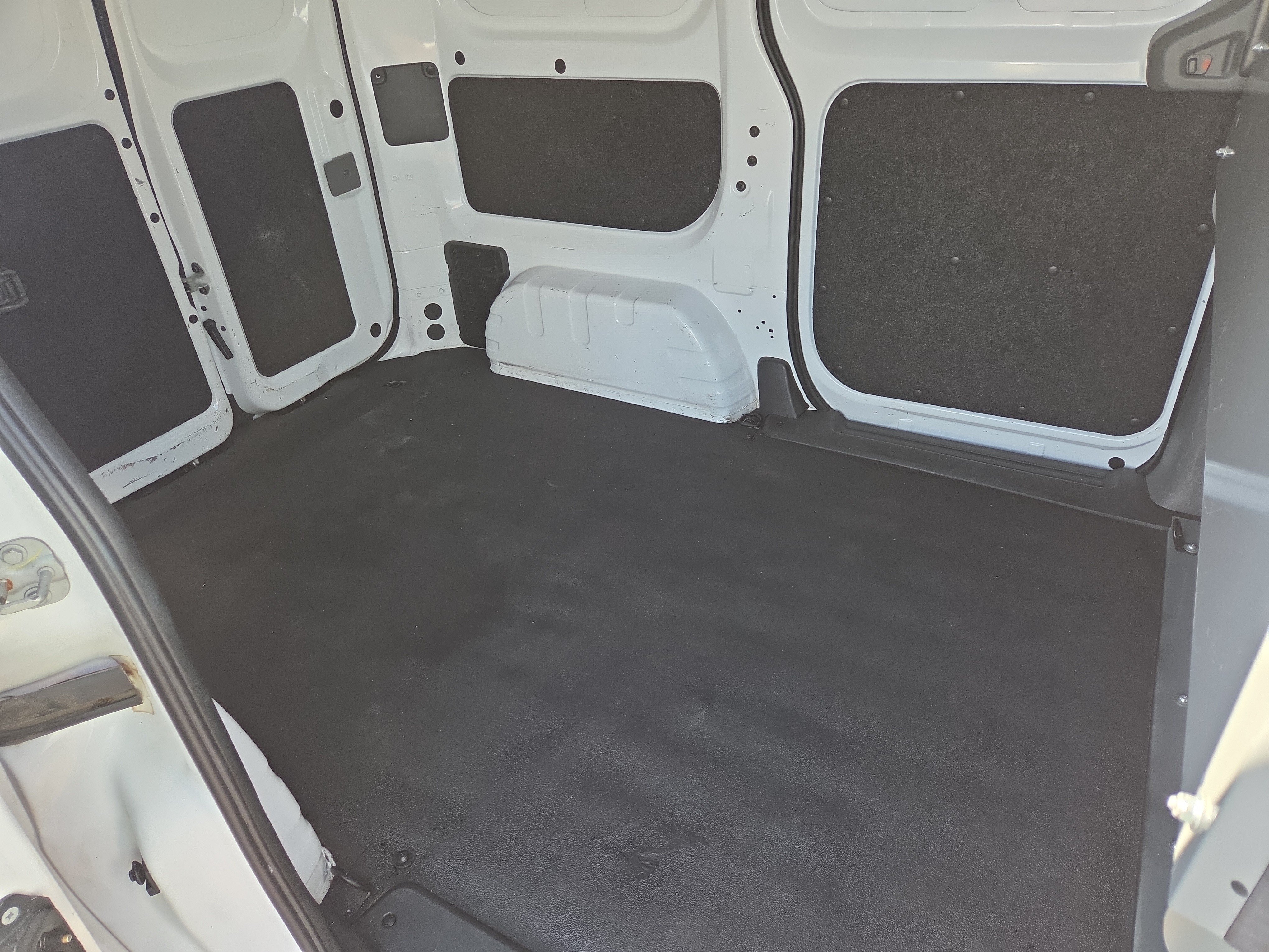 Used 2017 Nissan NV200 SV FWD image 19