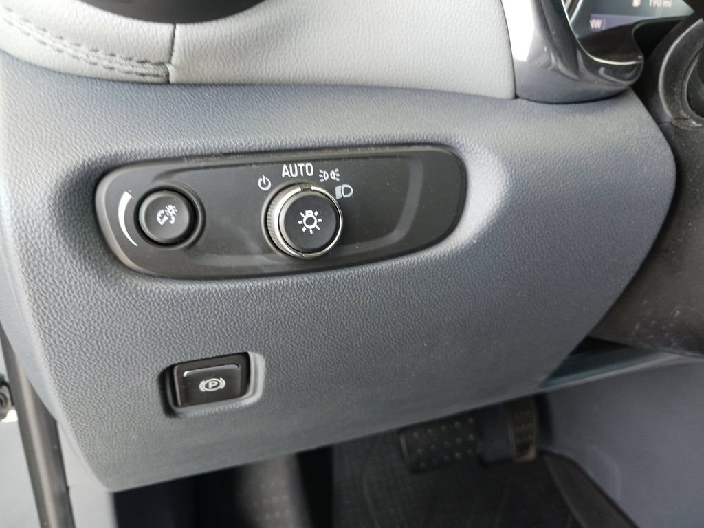 Used 2019 Chevrolet Blazer LT w/ Sun and Wheels Package FWD image 34