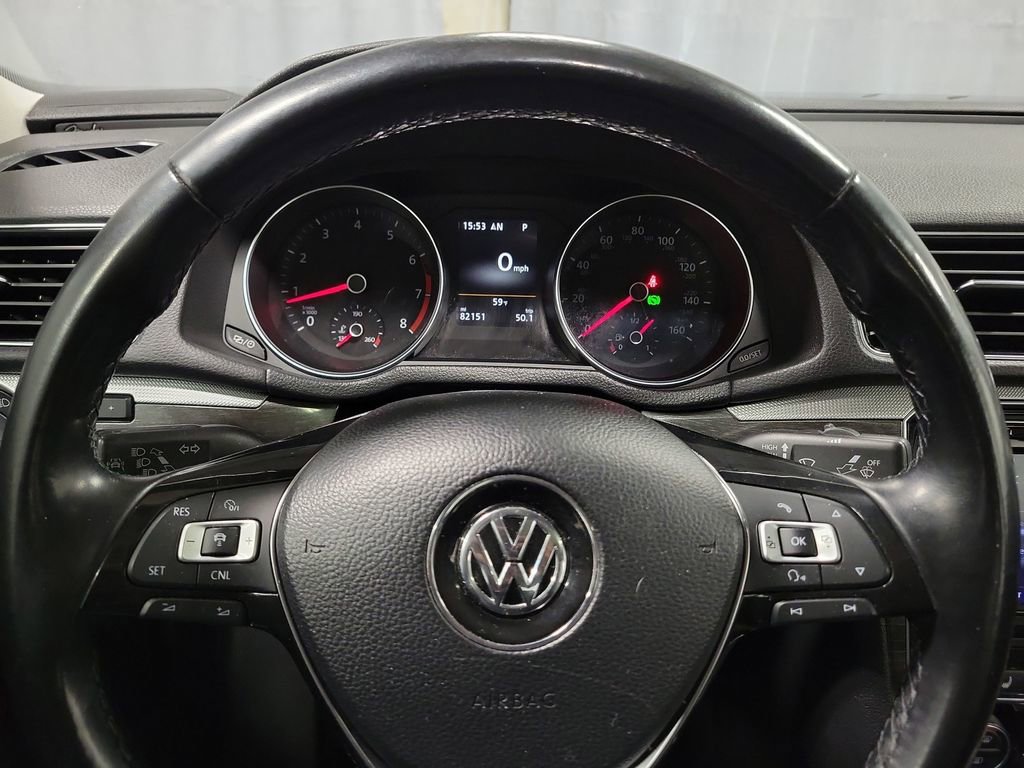 Used 2017 Volkswagen Passat 1.8T SEL Premium image 16
