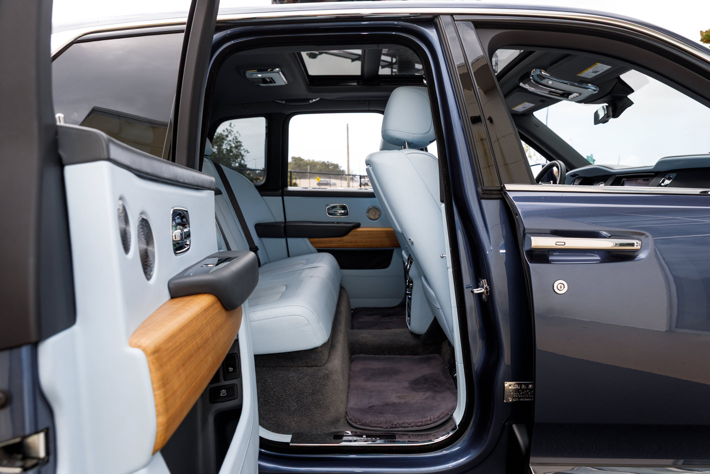 Certified 2019 Rolls-Royce Cullinan AWD/4WD image 34