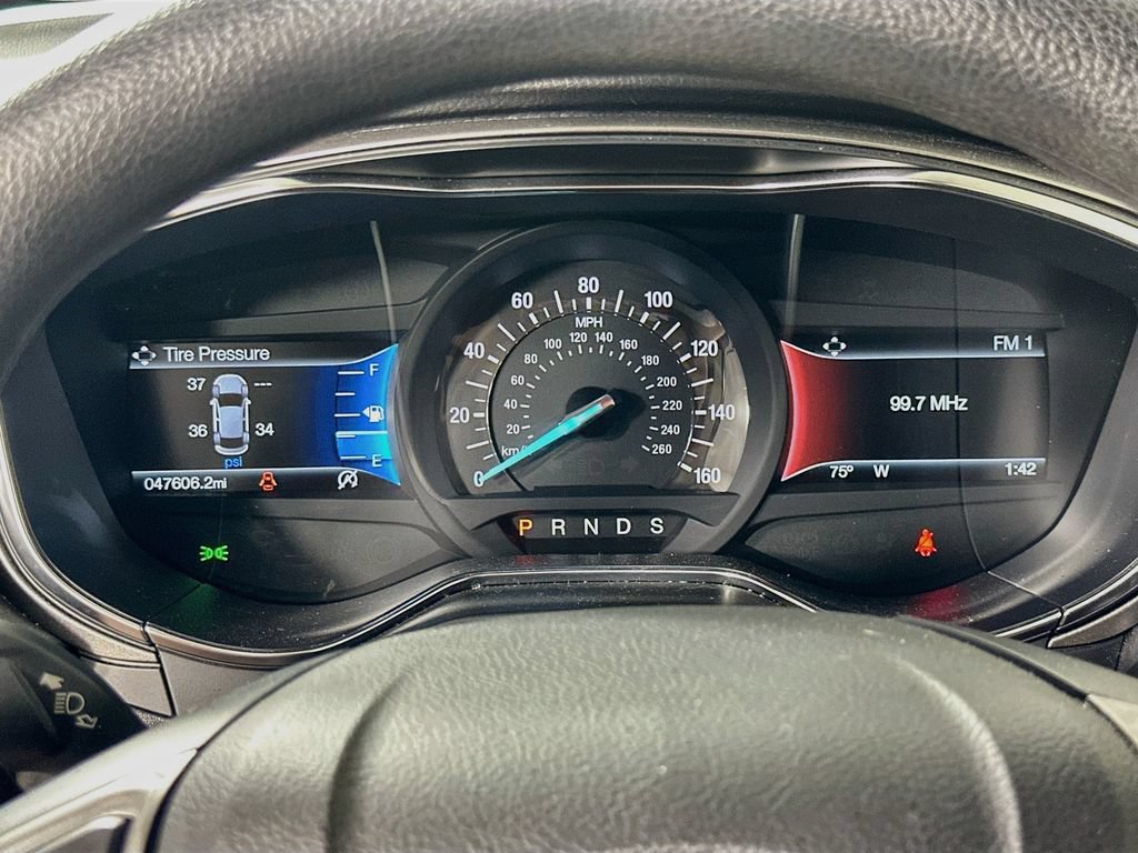 Used 2017 Ford Fusion SE w/ Fusion SE Technology Package FWD image 26