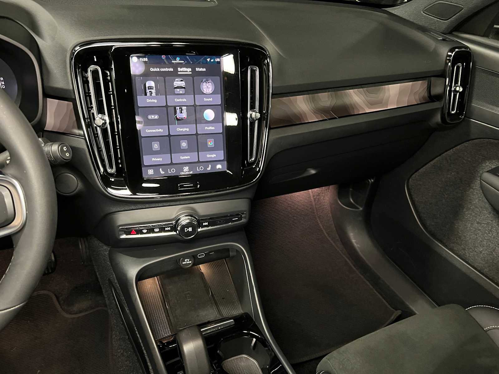 Used 2023 Volvo XC40 Recharge Plus AWD/4WD image 33