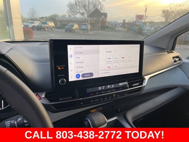 Used 2025 Toyota Sienna XLE image 24