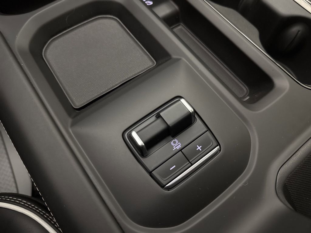 Used 2024 GMC Sierra 2500 AT4X image 54