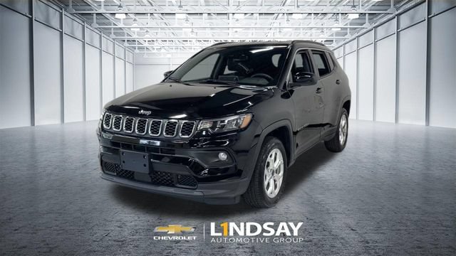 Used 2025 Jeep Compass Latitude AWD/4WD image 5
