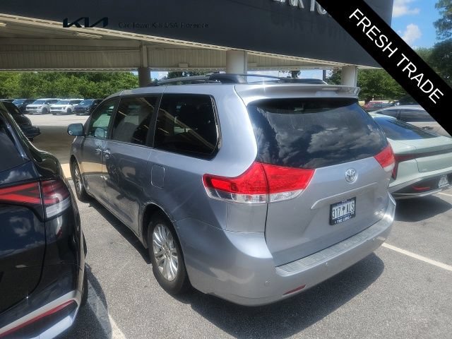 Used 2013 Toyota Sienna XLE FWD image 4