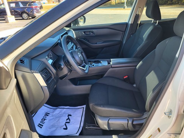 Used 2024 Nissan Rogue S image 11