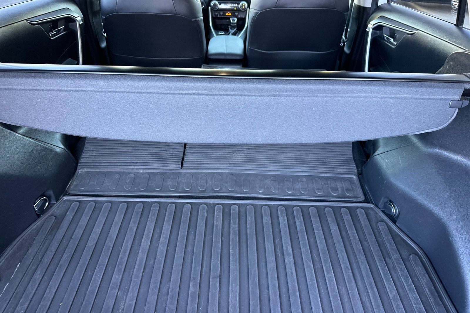 Used 2023 Toyota RAV4 XLE Premium image 15