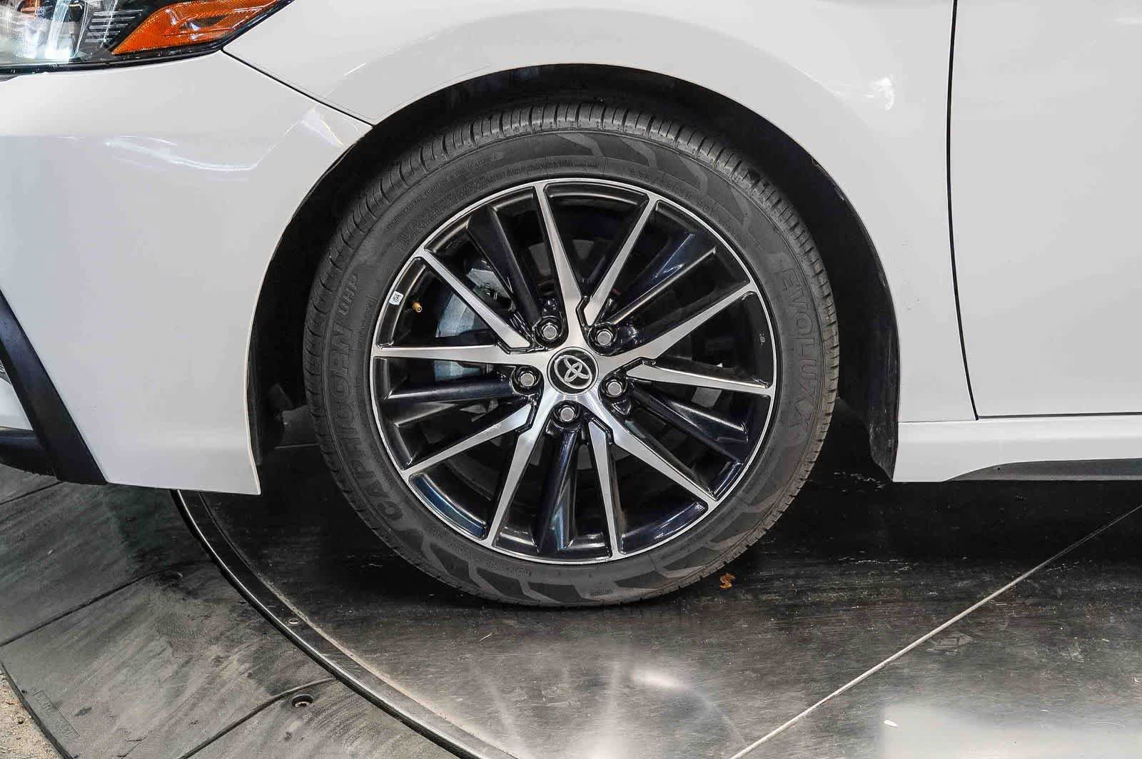 Used 2022 Toyota Camry SE w/ Convenience Package FWD image 9