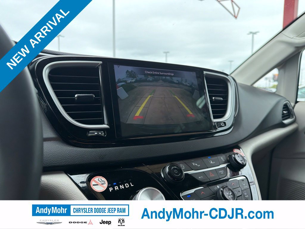 Used 2024 Chrysler Pacifica Touring-L FWD image 34